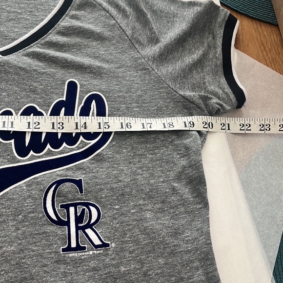 NWOT 5th & Ocean Womens MLB Colorado Rockies Baseball V-Neck Shirt New XL
#50A - Picture 5 of 6